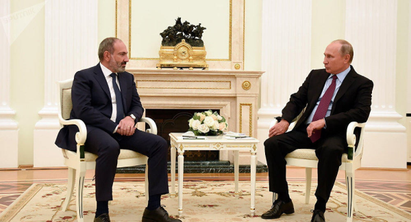 Putin Paşinyanla mübahisə etdi